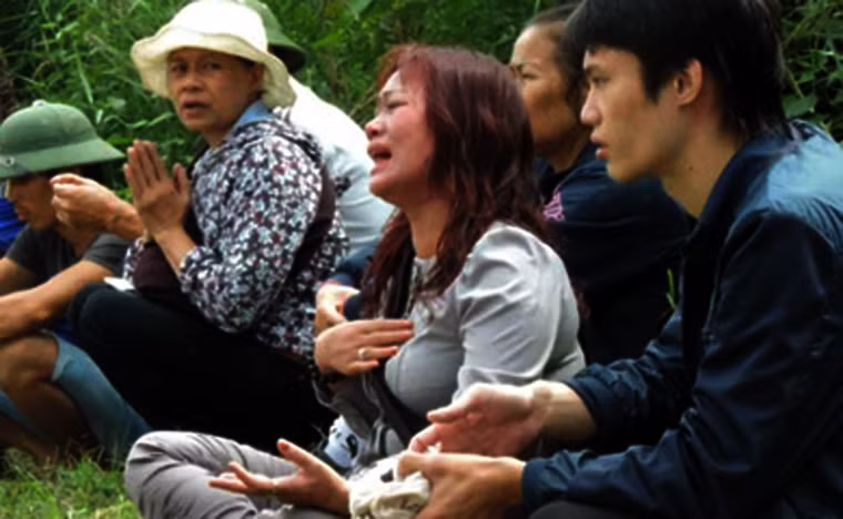 Thêm một "nhà ngoại cảm" ở Yên Bái nhập vong, khóc nạn nhân.