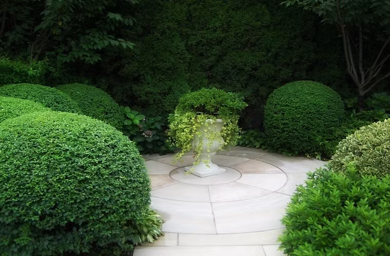 Phần sân vườn Rose Garden Thượng Hải được thiết kế nhiều cây xanh... Ảnh: Ngọc Linh. 