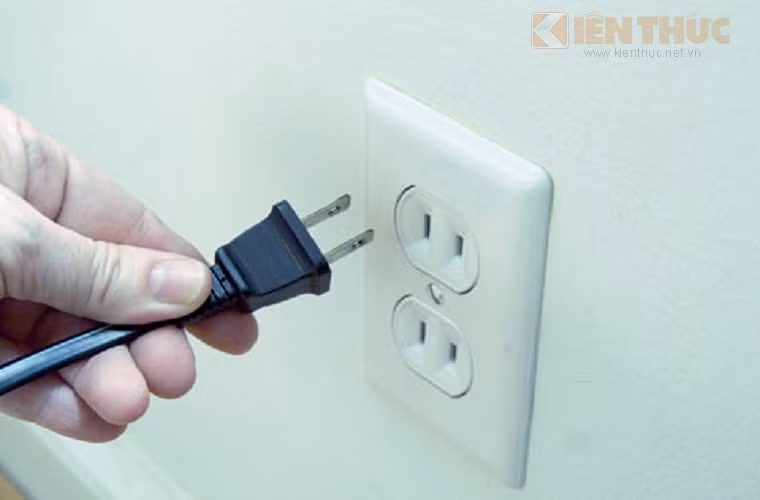  Về cung cấp nhiên liệu: Bếp từ cần nguồn điện ổn định, tránh bị quá tải gây chập, cháy. Nếu như nhà bạn thường xuyên mất điện thì không nên dùng loại bếp này. 