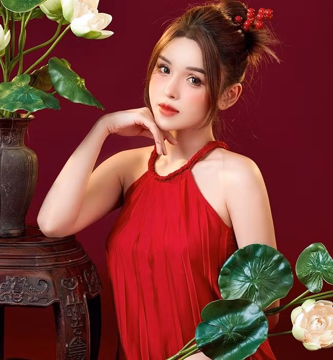 Dưới mỗi bộ ảnh của cô là nhiều bình luận khen ngợi sự quyến rũ.
