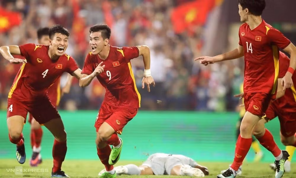 Tien Linh ghi ban thang, bat cuoi man ninh bo cua Duy Manh