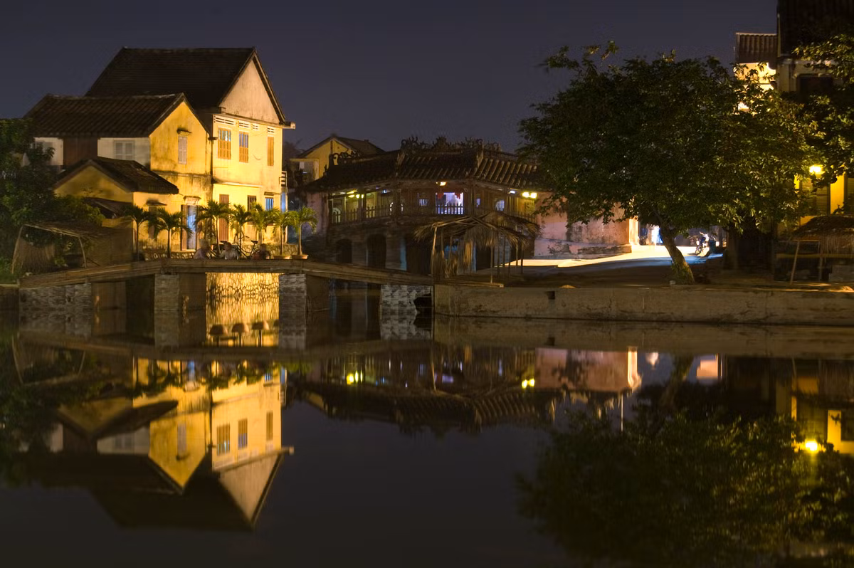 Màn đêm tĩnh lặng ở phố cổ. Ảnh: Phillip James/ 500px.com. Mời quý độc giả xem video: Đèn lồng Hội An: Tuyệt tác của phố cổ. Nguồn: VTC1.