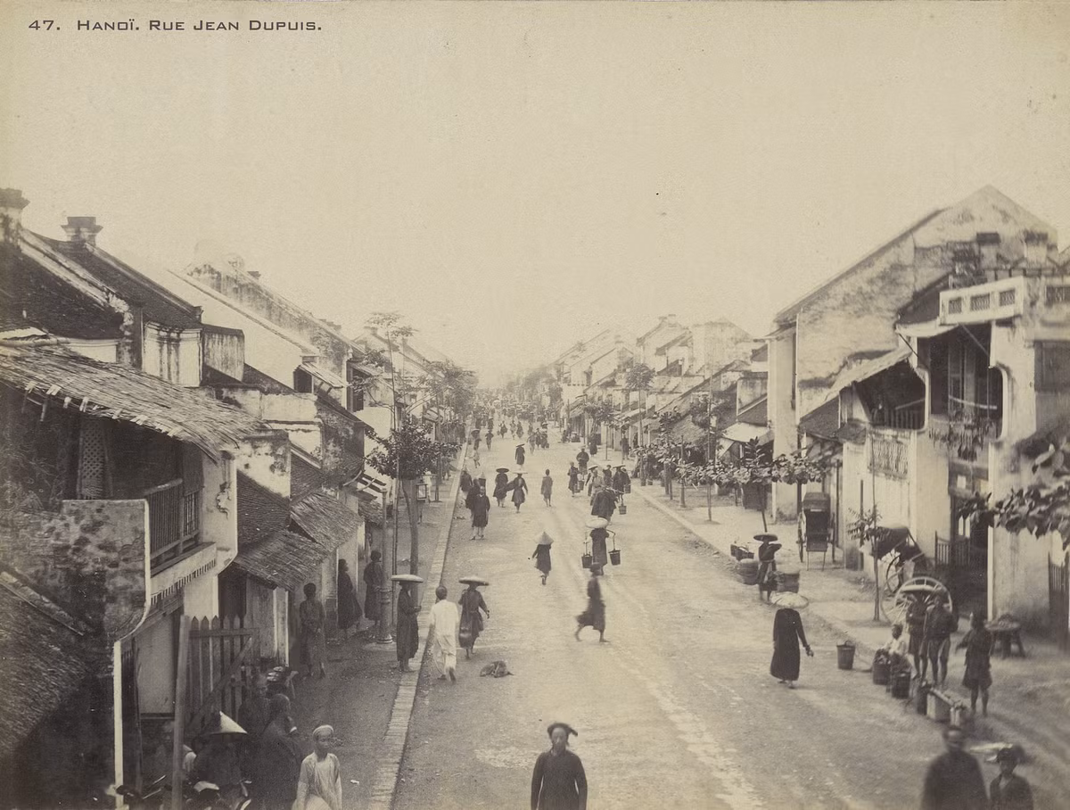 Phố Jean Dupuis, hay phố Hàng Chiếu, nhìn từ trên cao.