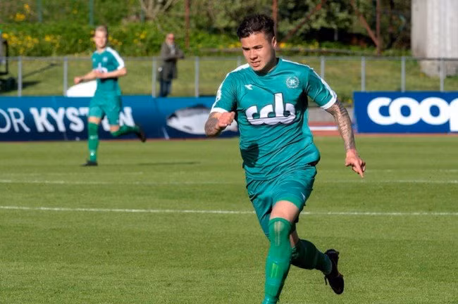 Tien dao Alexander Dang cap ben dai gia V.League