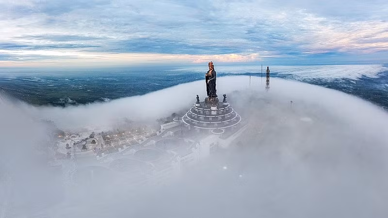 Đại diện HAS cho biết, hiện tượng này không hiếm gặp. Trên thế giới gặp nhiều ở núi Phú Sĩ (Nhật Bản) hay một số nơi ở Mỹ, thường là vùng núi cao.