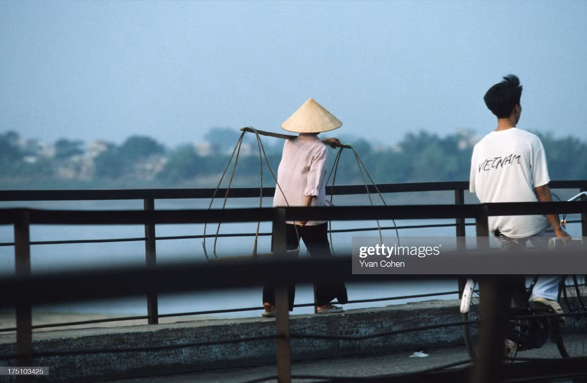 Trên cầu Long Biên.