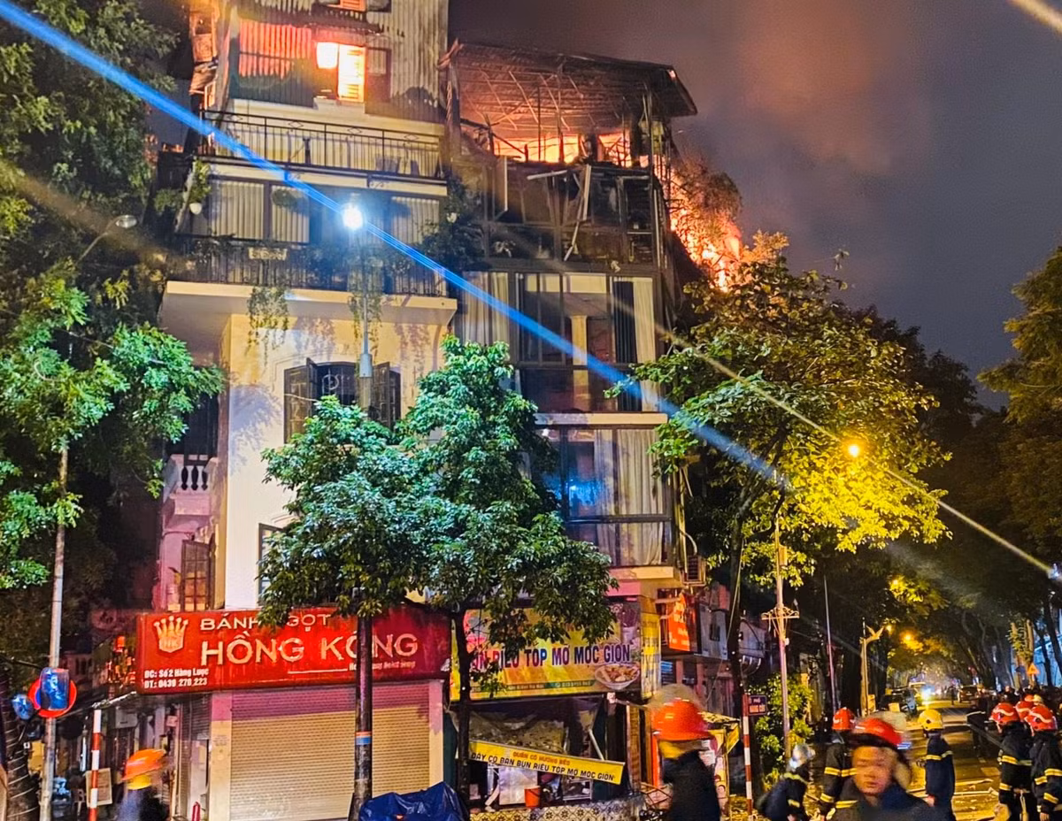 Cháy nhà tại phố cổ Hà Nội: May mắn không thiệt hại về người - Hình 2 Chay nha tai pho co Ha Noi: May man khong thiet hai ve nguoi-Hinh-2