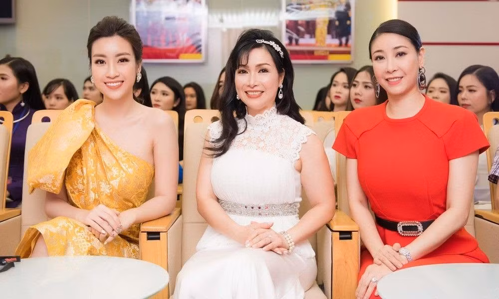 Thời gian gần đây Bùi Bích Phương xuất hiện nhiều hơn trong các sự kiện của Hoa hậu Việt Nam.