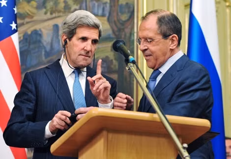 Ngoại trưởng Mỹ John Kerry (trái) và Ngoại trưởng Nga Sergei Lavrov tại cuộc họp báo ở Washington.