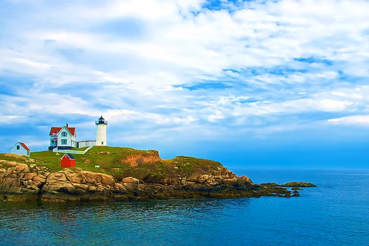 Ngọn hải đăng Nubble ,mũi Neddick, Mỹ.