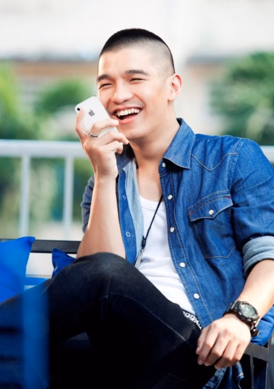 Trẻ hơn thế hệ đàn anh nhưng Cường Seven cũng đã nổi tiếng một thời gian dài. Anh sinh năm 1990, nổi tiếng với khả năng vũ đạo cũng như mối tình trong quá khứ với Chi Pu. Năm 2012, anh được khán giả yêu thích với ca khúc "Beautiful Girls" (Young Uno). Ngoài ca hát, anh từng đóng phim "Yolo", "Lôi báo". (Ảnh: FBNV)