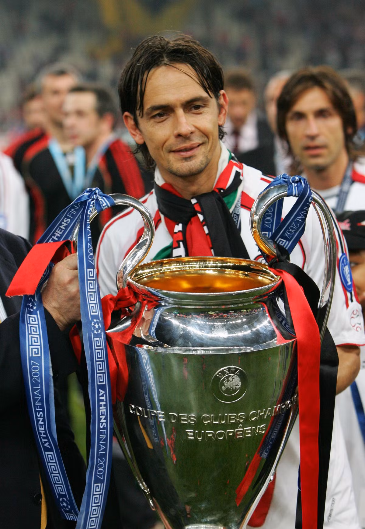  Filippo Inzaghi (1973) cũng là một huyền thoại tuổi Sửu khác của bóng đá Italy. "Super Pippo" nổi tiếng với khả năng chơi đùa với bẫy việt vị cùng kỹ năng dứt điểm thượng thừa. Inzaghi có 2 lần vô địch Champions League trong màu áo AC Milan. Trong đó, ở trận chung kết năm 2007, Inzaghi ghi cả 2 bàn cho Milan trước Liverpool trong trận chung kết tại Athens (Hy Lạp).
