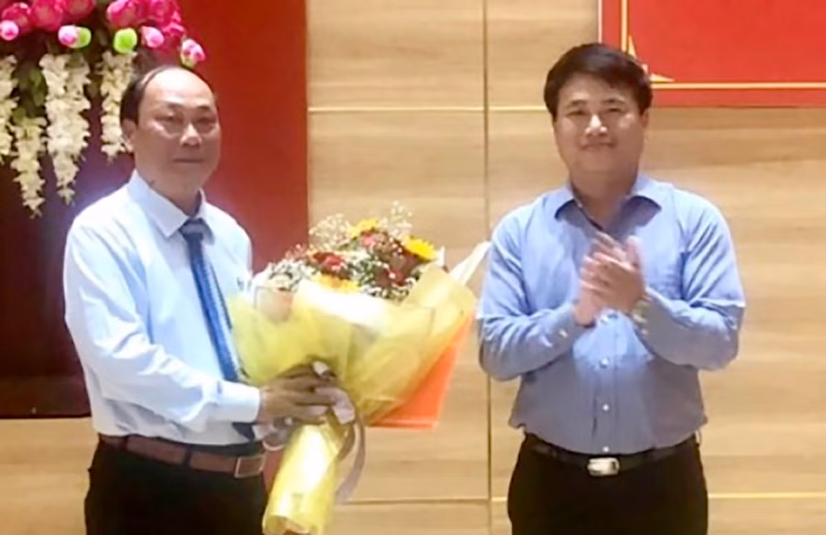 Ong Nguyen Quoc Viet giu chuc Bi thu huyen dao Ly Son