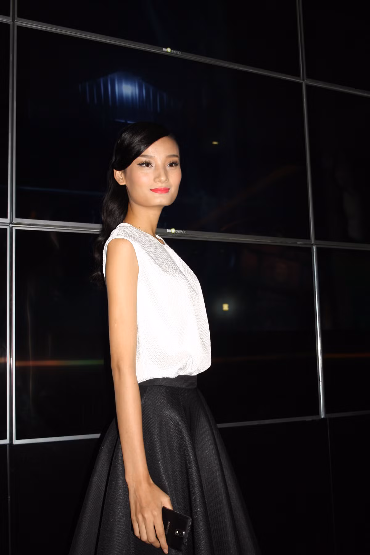 Lê Thúy xuất hiện xinh đẹp.