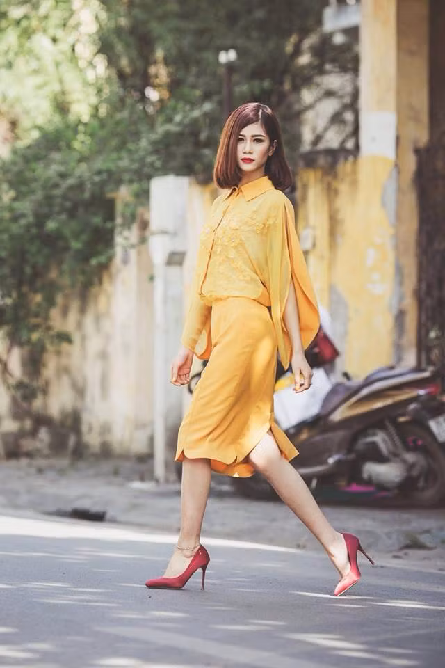 Ngọc Bích sở hữu gương mặt đẹp, góc cạnh và thể hình đẹp.