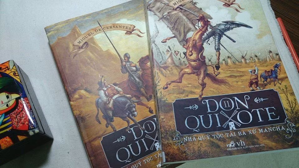  Don Quixote của Miguel de Cervantes được xuất bản năm 1605, đã bán 500 triệu bản. Nội dung cuốn tiểu thuyết xoay quanh những chuyến phiêu lưu của Alonso Quixano - một quý tộc già sống ở xứ Mancha. Quixano đọc nhiều truyện hiệp sĩ đến mức mất trí và quyết định trở thành một kỵ sĩ để làm sống lại tinh thần hào hiệp và phụng sự cho quốc gia. Đây được coi là tiểu thuyết hiện đại đầu tiên, thiết lập nền văn học châu Âu. Ảnh: Nhã Nam.