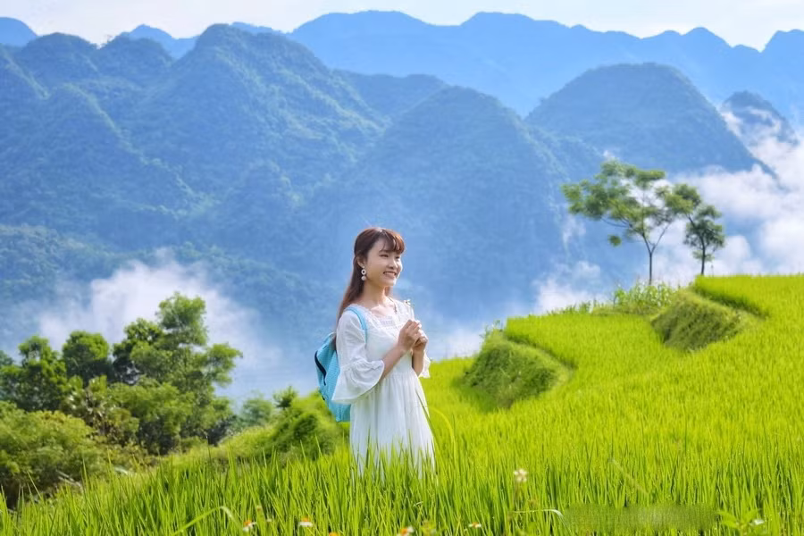 Thanh Hóa hiện là tỉnh có nhiều huyện nhất nước, với 23 huyện: Bá Thước, Cẩm Thủy, Đông Sơn, Hà Trung, Hậu Lộc, Hoằng Hóa, Lang Chánh, Mường Lát, Nga Sơn, Ngọc Lặc, Như Thanh, Như Xuân, Nông Cống, Quan Hóa, Quan Sơn, Quảng Xương, Thạch Thành, Thiệu Hóa, Thọ Xuân, Thường Xuân, Triệu Sơn, Vĩnh Lộc và Yên Định. Ngoài ra, Thanh Hóa còn 2 thành phố là Thanh Hóa và Sầm Sơn, cùng 2 thị xã là Bỉm Sơn và Nghi Sơn. Trong ảnh là vẻ đẹp của Pù Luông, điểm du lịch nổi tiếng ở huyện miền núi Bá Thước, Quan Hóa của tỉnh Thanh Hóa. Ảnh: Đoàn Khánh.
