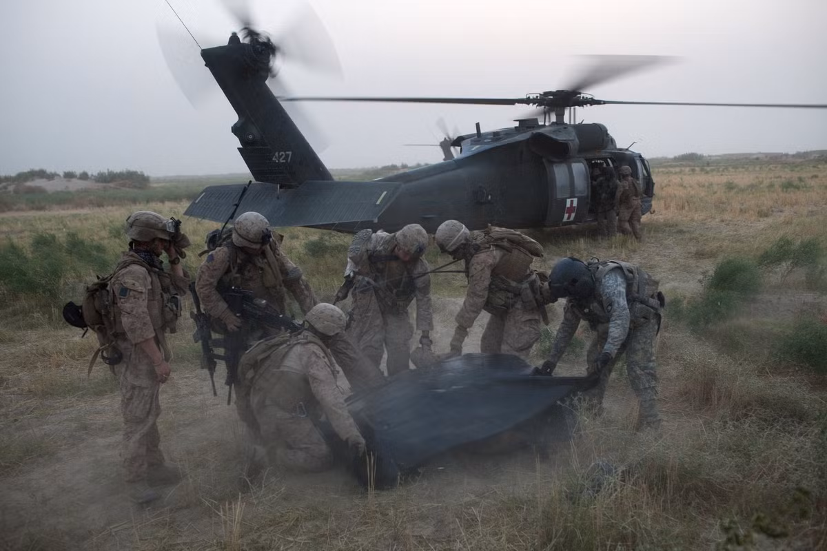 Từ năm 2013, lực lượng Afghanistan chủ nhà bắt đầu tiếp quản phần lớn nhiệm vụ duy trì an ninh. Trong khi đó, liên quân quốc tế do Mỹ lãnh đạo tập trung vào huấn luyện và các hoạt động chống khủng bố.