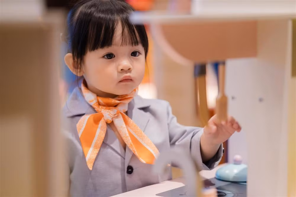 Ái nữ 2 tuổi không khác gì Đàm Thu Trang khi mặc vest - Hình 3 Ai nu 2 tuoi khong khac gi Dam Thu Trang khi mac vest-Hinh-3