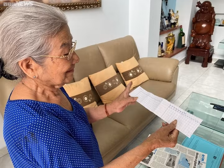 NSUT Phi Dieu: Tuoi 91 van tu chay xe may di dien, dao pho-Hinh-8