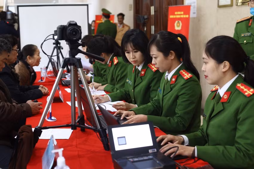 Bo Cong an: Cap the CCCD gan chip cho toan dan truoc 30/9