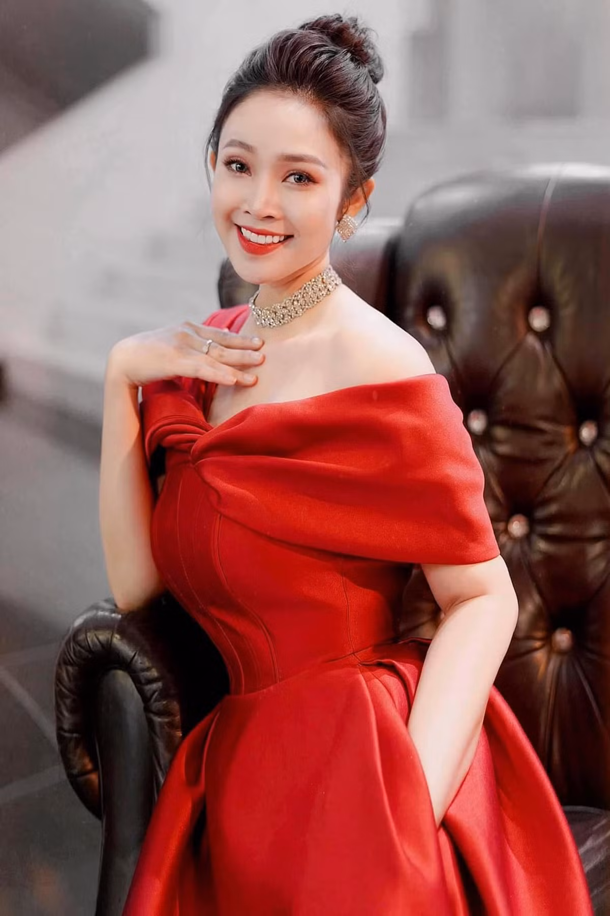 Ba nhan vat cong an hot nhat co vo, ban gai xinh nhu hotgirl-Hinh-3