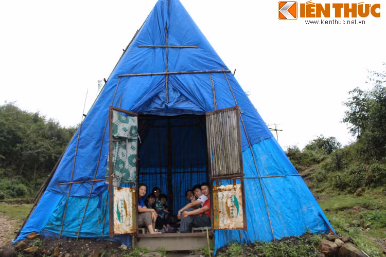Cả đoàn cùng nghỉ trưa và ăn uống tại trạm nghỉ, cùng lấy lại sức...
