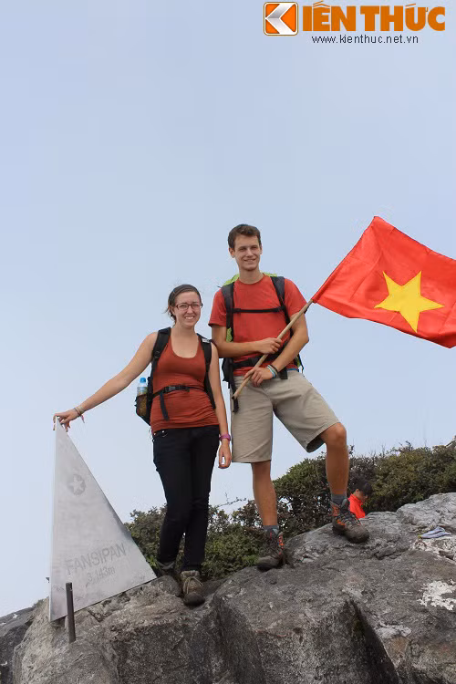 Đỉnh Fansipan vẫn luôn là điểm hẹn của các phượt thủ, nhiều bạn trẻ đam mê chinh phục thiên nhiên. Không chỉ thu hút phượt thủ trong nước, đỉnh Fansipan còn là điểm đến của du khách nước ngoài.