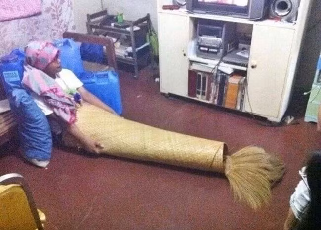 Và lần này hình như anh đã bắt được người cá.