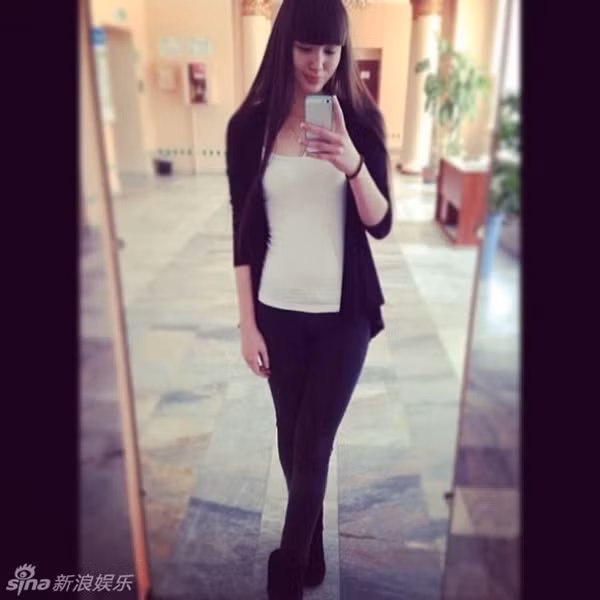 Nhiều cư dân mạng đã dành những lời khen có cánh cho hot girl bóng chuyền. "Với sắc vóc như thế này cô ấy hoàn toàn có thể làm người mẫu nổi tiếng", một cư dân mạng bình luận.