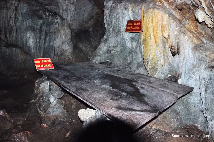 Nếu cảm thấy cung đường Hà Nội - Điện Biên quá dài, các phượt thủ có thể chọn cung đường ngắn hơn mà cảnh đẹp lại nghiêng nước nghiêng trời đó là Hà Nội – Cao Bằng. Với quãng đường dài 272 km, các tay phượt sẽ ngược theo quốc lộ 3 để tới được vùng đất có núi có thác này. Ảnh: Sportcars - macqueen.