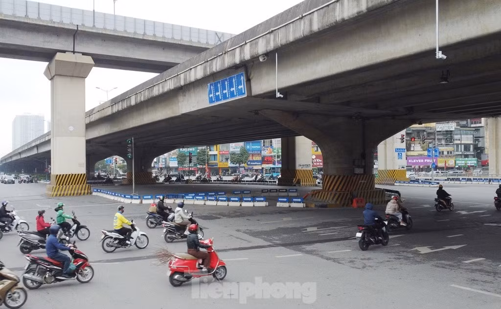 Ngoài ô tô, hệ thống camera giám sát giao thông còn có thể ghi lại hình ảnh, biếu vi phạm để xử phạt.