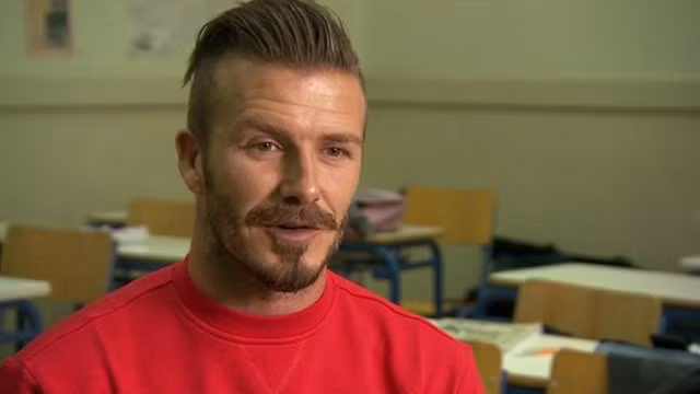  5. David Beckham (cựu cầu thủ ĐT Anh): Chính bằng tài năng kinh doanh và vẻ đẹp của mình mà kể cả khi giải nghệ Beckham vẫn kiếm một mớ tiền bằng việc bán nước hoa mang tên mình hay bán hình ảnh của mình cho các hãng quảng cáo.