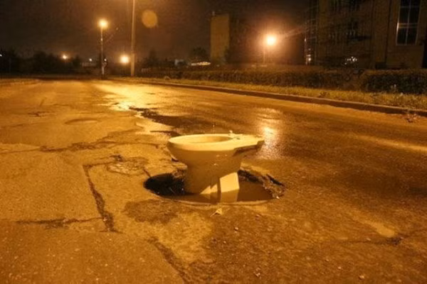 Toilet lộ thiên.