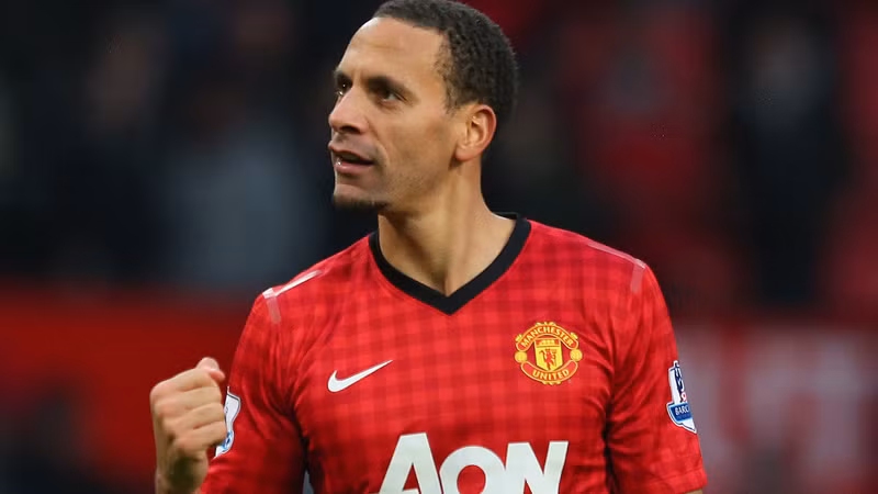  Rio Ferdinand (QPR): Khi thấy sự nghiệp của mình đi sang đỉnh bên kia của sự nghiệp, Rio Ferdinand đã hùn vốn với một người bạn để mở ra một quán ăn mang phong cách Italy ở Manchester. 