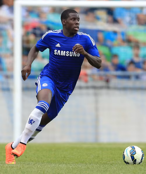 Kurt Zouma sinh năm 1994, chính thức đầu quân cho Chelsea ở mùa giải trước. Trước đó, Zouma đã thi đấu 51 trận cho Saint Etienne ở League 1 và đã ghi được 4 bàn thắng.
