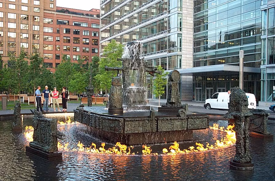 Đài phun nước Jouter (Montreal, Canada): là đài phun nước kết hợp giữa nước với lửa, với những dòng nước mạnh bắn lên vào các vòng bốc lửa. Mỗi ần hoạt động, đài phun nước này sẽ hoạt động 30 phút.