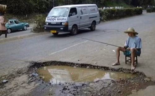 Câu cá trên đường cao tốc.