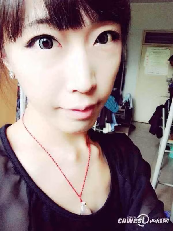 Mặt khác cũng có những lời dè bỉu anh chàng, cho rằng, với khuôn mặt này một số nam giới sẽ bị anh chàng "lừa tình" nếu không chú ý.