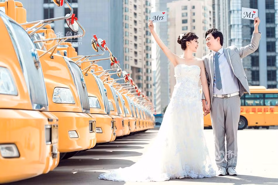 Việc chụp ảnh cưới cùng dàn xe "mũi to" này sẽ là một kỷ niệm đẹp và rất có ý nghĩa với Zhang.