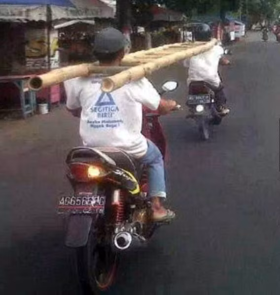Tay lái lụa.