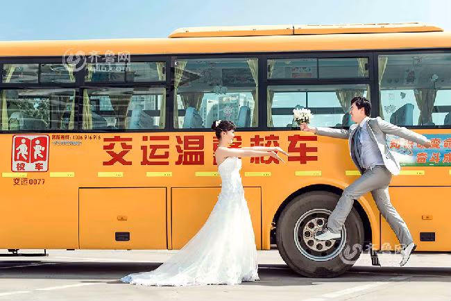 Cùng xem một số hình ảnh vô cùng đáng yêu khác của bộ ảnh cưới đang gây sốt mạng xã hội Trung Quốc này.