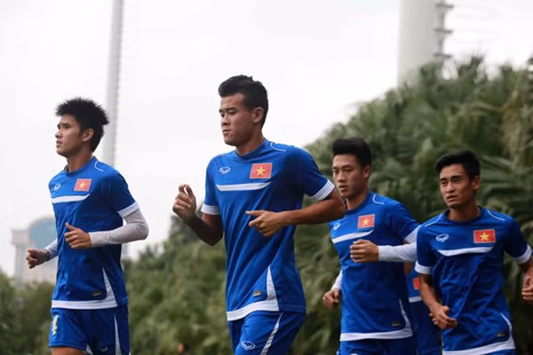 Trong buổi tập sáng ngày 9/12, Minh Tuấn đã tập cùng các đồng đội.