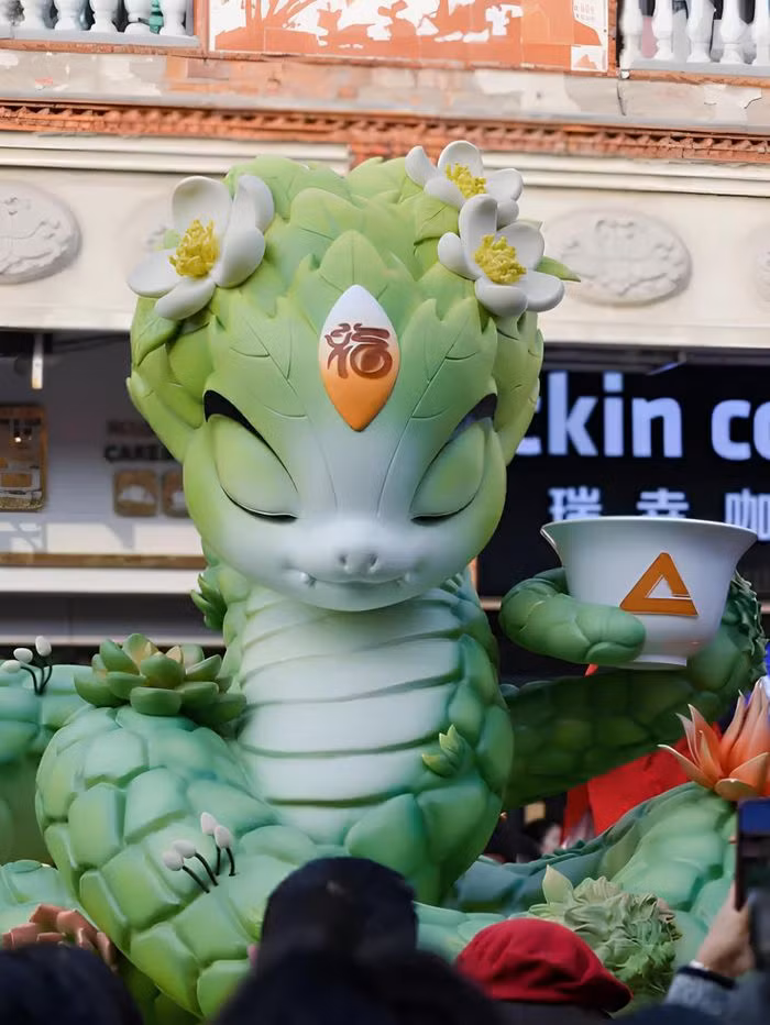 Ngo ngang linh vat Ran hinh dang 