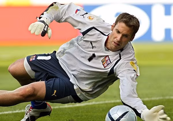 Euro 2004, Cech đã có một pha cản phá thiên tài sau cú dứt điểm hiểm hóc của Jonny Heitinga ở trận thắng 3-2 trước Hà Lan.