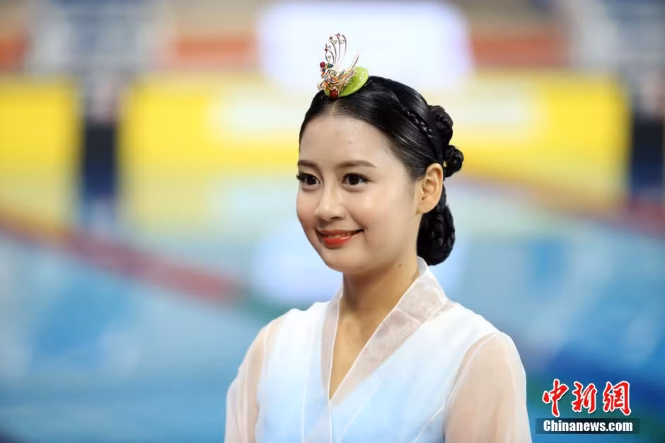 Xinh đẹp, rạng rỡ trong trang phục truyền thống của đất nước, những mỹ nhân Hàn tại Asiad 17 trở thành tiêu điểm của những ống kính phóng viên.