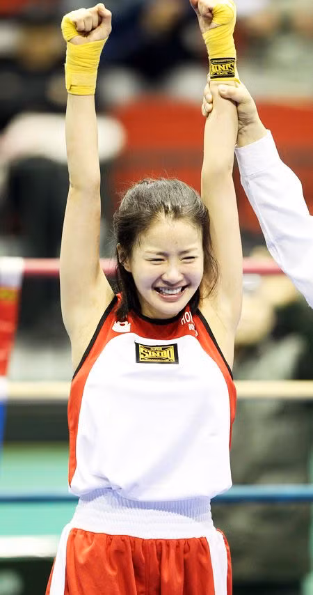 Lee Si Young không chỉ được biết đến là một diễn viên, kiêm người mẫu, ca sĩ có giá trong làng giải trí Hàn Quốc, mà cô còn là một võ sỹ boxing nghiệp dư.