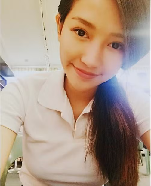 Sở hữu những đường nét xinh xắn, thanh tú, Vy Ngọc - cô du học sinh tại Melbourne, Australia xinh đẹp đang nhận được nhiều sự quan tâm của cộng đồng mạng khi những bức ảnh "tự sướng" lung linh như sao Hàn được truyền tay nhau.