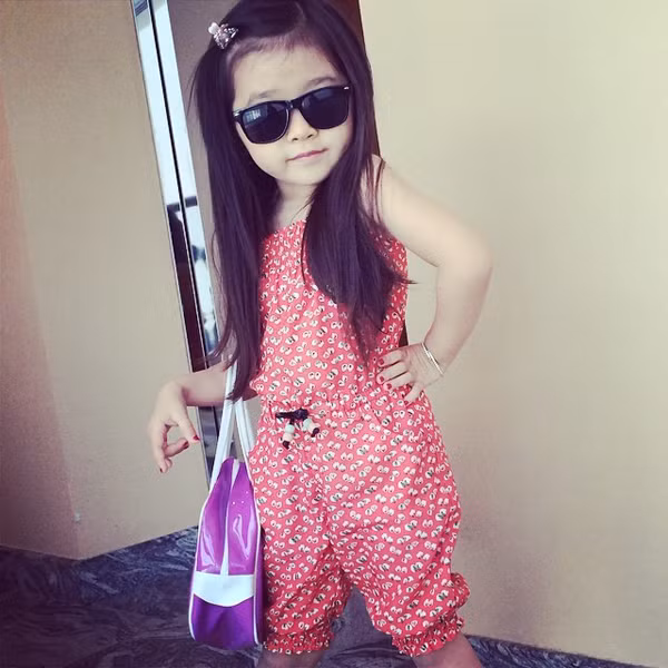Tuy nhiên, mới đây Breanna gây choáng khi đưa cả gia đình mình gồm mẹ và anh trai 7 tuổi sang sinh sống ở Dubai nhờ tiền của người hâm mộ.