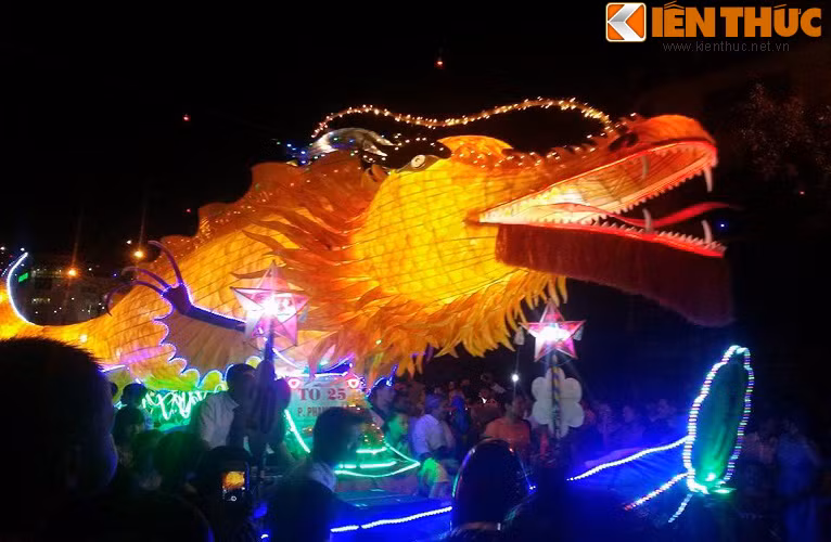 Dịp Trung Thu ở đây không chỉ được người dân, các em nhỏ địa phương chờ đợi mà còn thu hút rất nhiều du khách thập phương, các bạn trẻ ưa xê dịch, dân phượt, thích khám phá và trải nghiệm.